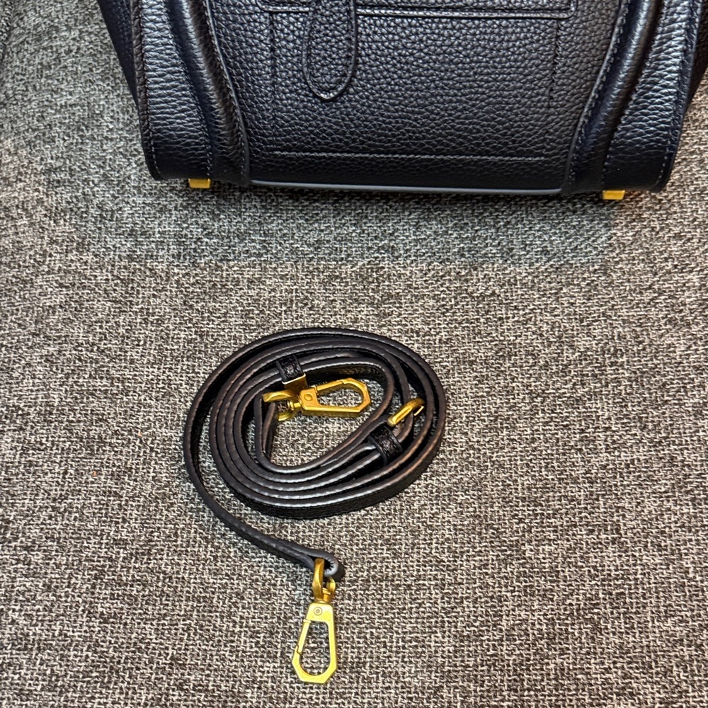 Elegant Black Handbag/Satchel - Picture 6 of 16